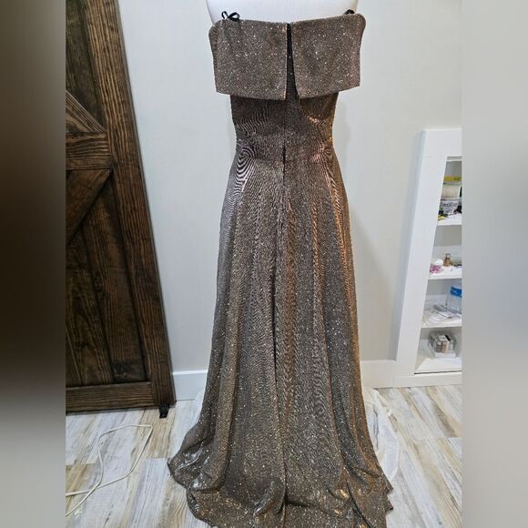 Xscape Estelle Off The Shoulder Long Glitter Dress NWT size 8 Gold - Picture 4 of 5
